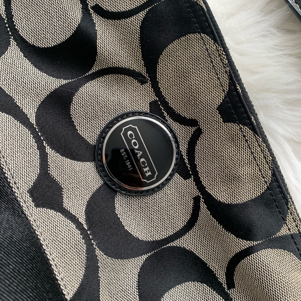 Authentic Coach handbag - Picture 2 of 7